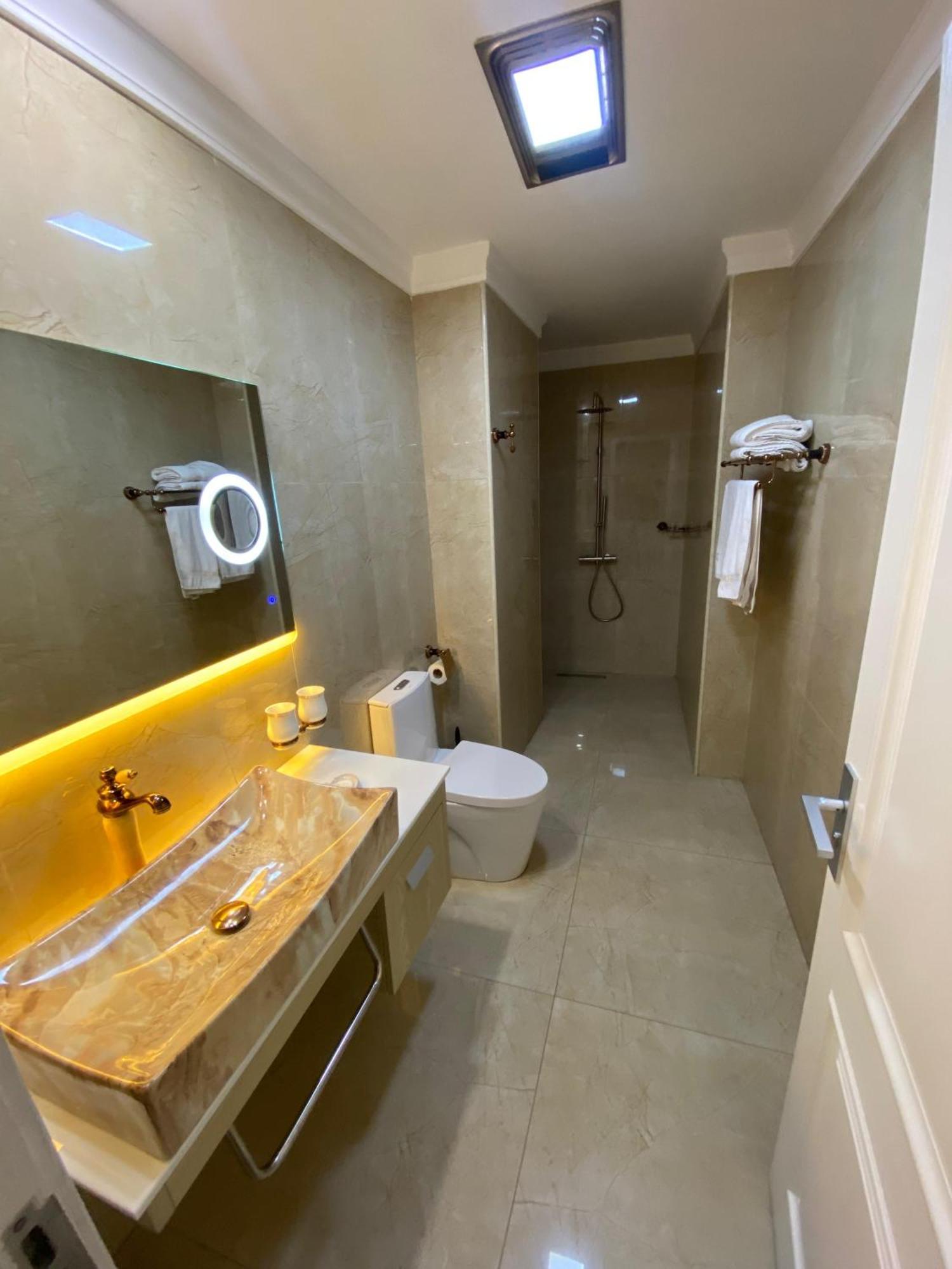 Hotel Brais Durres Bagian luar foto