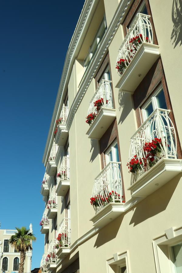 Hotel Brais Durres Bagian luar foto