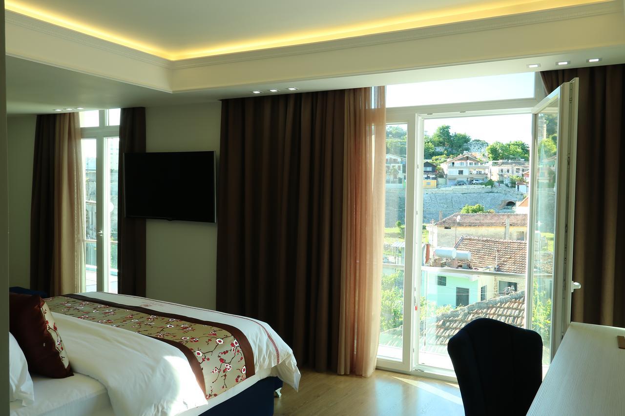 Hotel Brais Durres Bagian luar foto