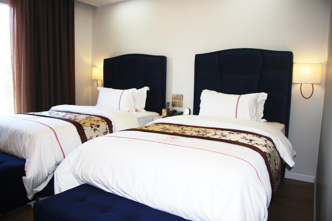 Hotel Brais Durres Bagian luar foto