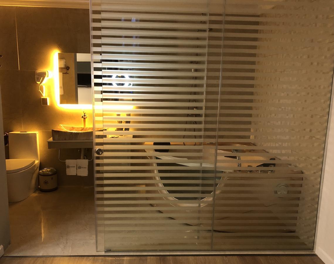 Hotel Brais Durres Bagian luar foto